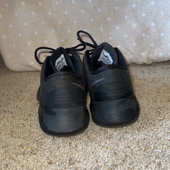 Nike shoes - Picture 3 of 7